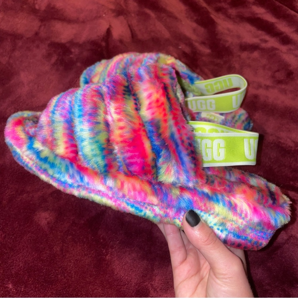 NEW. RARE Tiedye UGG Slippers (7)